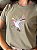 T-SHIRT DTF PASSARO COLORIDO - VERDE DUSKY - Imagem 4