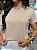 T-SHIRT PEROLAS NA GOLA - BEGE DUNAS - Imagem 3
