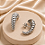 Brinco ear hook liso banho em rodio branco - Imagem 1