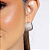 Brinco de argola cravejado de zirconia cristal banho em rodio branco - Imagem 2