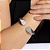 Bracelete liso com detalhe cravejado de zirconia cristal banho em rodio branco - Imagem 2
