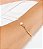 Bracelete liso com detalhe em pérola shell banho em ouro 18k - Imagem 1