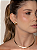 Brinco liso acetinado banho em ouro 18K - Imagem 2