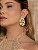 Brinco dourado liso martelado banho em ouro 18k - Imagem 2