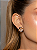 Brinco de flor liso com detalhes em zircônia cristal banho em ouro 18k - Imagem 2