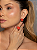 Conjunto de brinco e anel cravejado de zircônia cristal e pedra fusion coral banho em ouro 18k - Imagem 3