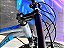 BICICLETA OGGI ARO 29 BW 7.0 ALV 18 VEL -  2023 GRAFITE E AZUL - Imagem 3
