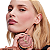 Blush Yves Saint Laurent Make Me Blush 24H Buildable Powder Blush | Cor: 23 Hot Mauve - Imagem 2