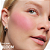 Blush Glossier Cloud Paint Plush Blush | Cor: Bloom - Imagem 3