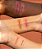 Blush Huda Beauty GloWish Cheeky Vegan Blush Powder | Cor: Milky Rose - Imagem 3