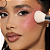 Pincel para Blush Huda Beauty Diffusing Cheek Brush - Imagem 2