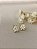Brinco Flor C/ Zircônia- Semijoia 18k - BR272-488 - Imagem 3