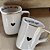 Caneca de Porcelana com Coração Preto, Frase Escrita à Mão e Detalhes em Ouro – 150ml | To Home Decoração - Imagem 2