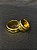 ALIANÇA DE CASAMENTO COM DESENHO ORIENTAL BANHADA A OURO 18K - Imagem 1