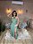 VESTIDO LONGO CREPE DE SEDA DETALHE FLOR BUSTO VAZADO VERDE OLIVA PR - Imagem 2