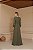 VESTIDO LONGO CHIFFON COM DETALHES EM RENDA MANGA LONGA VERDE MILITAR - Imagem 2