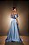 VESTIDO LONGO ZIBELINE OMBRO A OMBRO COM FLOR REMOVIVEL FENDA LATERAL AZUL SERENITY - Imagem 2