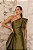 VESTIDO LONGO ZIBELINE UM OMBRO SÓ E FENDA COM BABADO VERDE OLIVA - Imagem 1