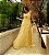 VESTIDO LONGO CHIFFON ALÇA FINA BUSTO COM FLOR REMOVÍVEL E CAMADAS VERTICAIS AMARELO MANTEIGA - Imagem 1