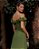 VESTIDO LONGO CREPE SEDA OMBRO A OMBRO EM DETALHE BABADO VERDE OLIVA - Imagem 2