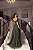 VESTIDO LONGO MICROTULLE OMBRO A OMBRO  CAMADAS VERTICAIS VERDE OLIVA - Imagem 2