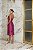 VESTIDO MIDI TOMARA QUE CAIA ESTRUTURADO EM CETIM ACETINADO COM LAÇO FRONTAL FUCSIA - Imagem 3