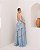 VESTIDO LONGO FRENTE ÚNICA COM BABADOS TRÊS MARIAS DETALHE FLOR AZUL SERENITY - Imagem 3