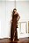 VESTIDO LONGO DE ALÇAS FINAS COM DRAPEADO BUSTO E AMARRAÇÃO COM DETALHE FLOR  MARROM - Imagem 1