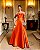 VESTIDO LONGO ZIBELINE GLOSS DETALHE FLOR  NO DECOTE ACINTURADO LARANJA - Imagem 2