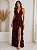 VESTIDO LONGO CREPE DE SEDA FRENTE ÚNICA COM AMARRAÇÃO FENDA LATERAL SAIA BABADOS VERTICAIS MARSALA - Imagem 1