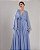 VESTIDO LONGO CREPE DE DECOTE V COM FLOR REMOVÍVEL DECOTE COSTAS COM AMARRAÇÃO AZUL SERENITY - Imagem 3