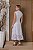 VESTIDO MIDI RENDA GUIPIR FLORAL GOLA ALTA C/ RECORTE COMPRIMENTO FLUIDO BRANCO - Imagem 3