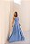 VESTIDO LONGO CRIFFON SEM ALÇA BUSTO CORSET C/ DECOTE CANOA DETALHE DRAPEADO CINTURA AZUL SERENITY - Imagem 1