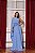 VESTIDO LONGO CHIFFON ALÇA FINA UM OMBRO SÓ C/ CAPA E FLOR REMOVÍVEL SAIA PLISSADA AZUL SERENITY - Imagem 1