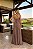 VESTIDO LONGO CHIFFON ALÇA LARGA DETALHE DRAPEADO BUSTO E CINTURA AMARRAÇÃO COSTAS MARROM - Imagem 2
