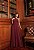 VESTIDO LONGO CHIFFON OMBRO SÓ BUSTO DRAPEADO C/ DETALHE CINTURA SAIA PLISSADA MARSALA - Imagem 1