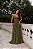 VESTIDO LONGO CHIFFON ALÇA FINA DECOTE V PALA DRAPEADA NO BUSTO COMPRIMENTO PLISSADO C/ BABADOS VERDE OLIVA - Imagem 1