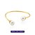 Bracelete aberto com duas pérolas shell na ponta banhado a ouro - Imagem 1