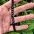 Pulseira de Ágata Preta e Hematita Macramê Fio de Seda - Imagem 6
