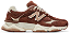 NEW BALANCE 9060 RICH OAK TIMBERWOLF - Imagem 1