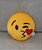 Almofada emoji beijinho -  Pequena - Imagem 1