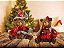 Jogo Papai e Mamãe Urso Natal Pelúcia Sentado 23cm Cachecol Tricô e Casaco Xadrez - Magizi - Imagem 5