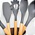 Jogo 6 Utensílios Cozinha Silicone Cinza Cabo Madeira e Porta Utensílios Inox Prime - Imagem 8