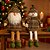 Jogo Papai Noel e Boneco de Neve Decorativos Natal Pelúcia Sentados Perna Mole Xadrez Verde e Champanhe Cachecol Crochê - Imagem 2