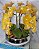 Arranjo Com 4 Orquídeas Amarelo Vaso Prata 28cm - Imagem 3