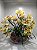 Arranjo Artificial de Orquídeas Amarelas  + Folhagens com Vaso de vidro - Imagem 1