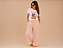 Camiseta Feminina Tal Mãe Tal Pet em Algodão – Estampa de Raça de Cachorro Golden Retrivier Listra Rosa - Imagem 1