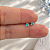 Brinco Baby Ponto de Luz Azul em banho ouro 18k - Imagem 4