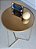Mesa Lateral Redonda Alta TRÍADE Dourada com Espelho Bronze Design - Imagem 3