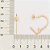 Brinco Meia Argola Formato Coração Escrito Love,Med 3,0 Cm X 2,6 Cm - Imagem 3